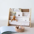 MBTCR_3Sprouts_Dwustronny Stojak na Książki dla Dzieci _Terrazzo_Cream_Lifestyle_2.jpg